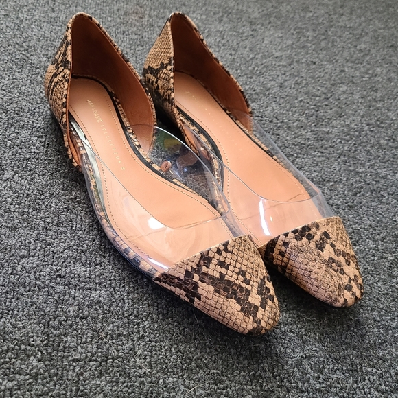 Zara Shoes - NWOT Zara snakeskin flats